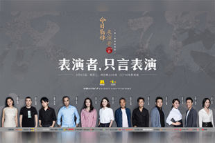 国产桃子趴着打光屁股sp抽打